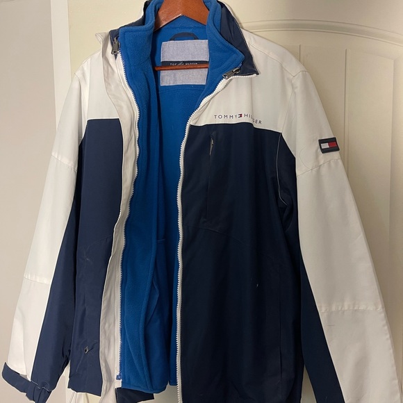 Men’s Tommy Hilfiger 3 in 1 jacket. Like new size Large - Picture 3 of 3